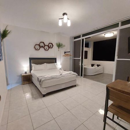 Bonsai Jacuzzi Suites Panglao Exterior foto