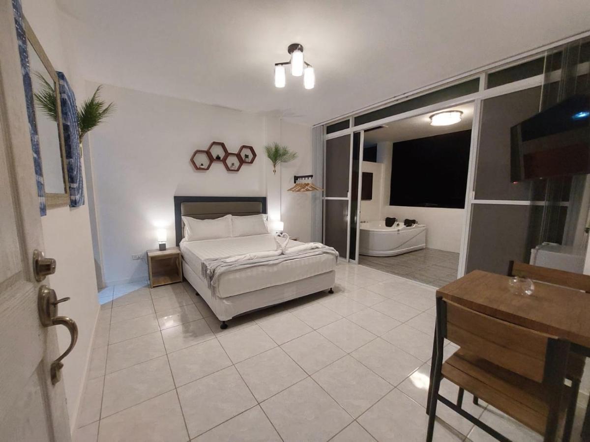 Bonsai Jacuzzi Suites Panglao Exterior foto
