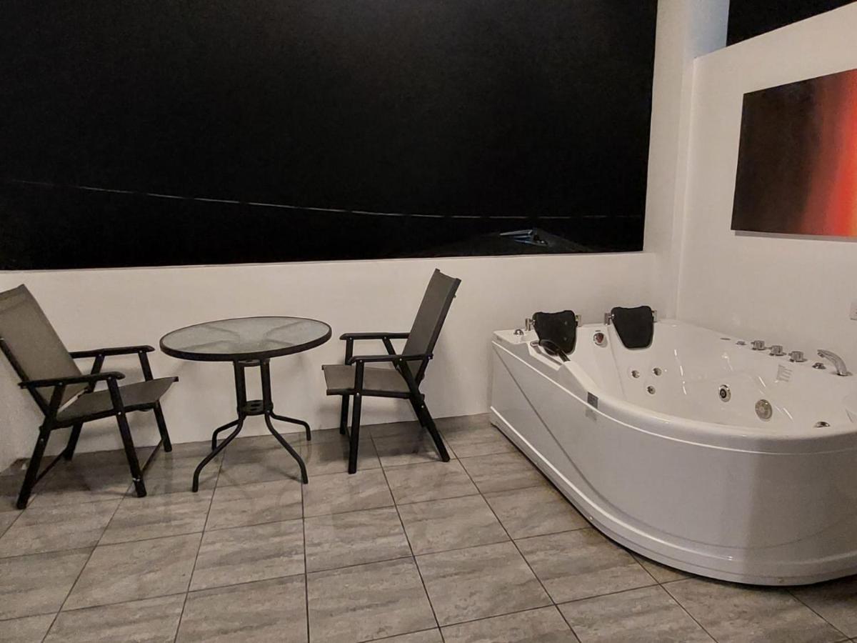 Bonsai Jacuzzi Suites Panglao Exterior foto