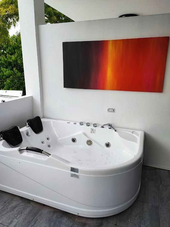 Bonsai Jacuzzi Suites Panglao Exterior foto