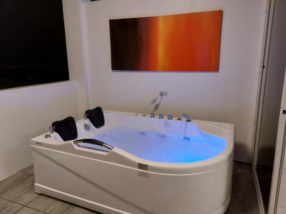 Bonsai Jacuzzi Suites Panglao Exterior foto