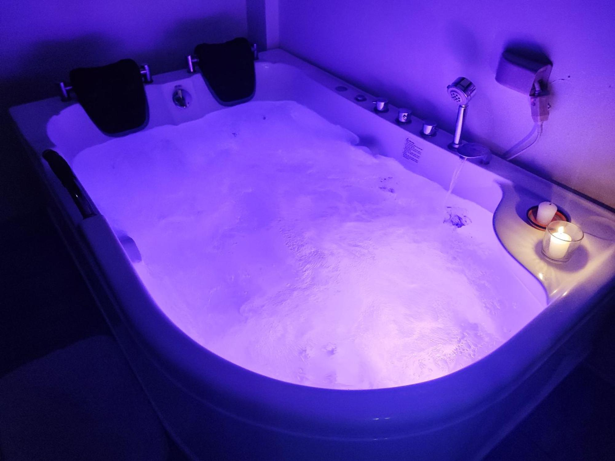 Bonsai Jacuzzi Suites Panglao Exterior foto