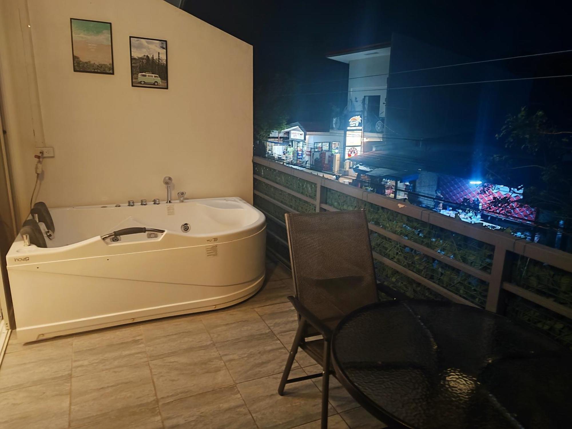 Bonsai Jacuzzi Suites Panglao Exterior foto