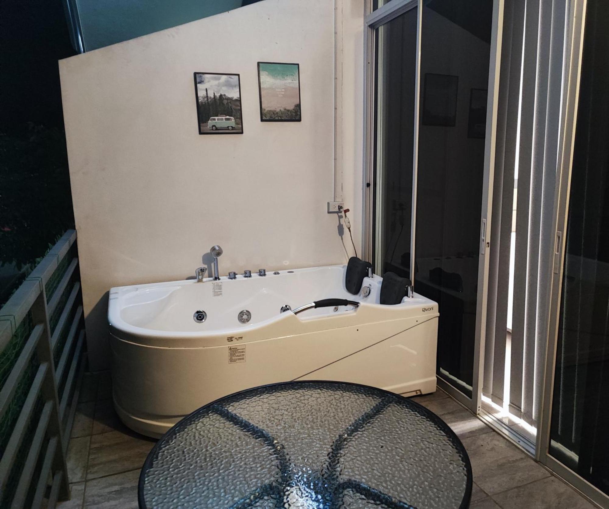 Bonsai Jacuzzi Suites Panglao Exterior foto