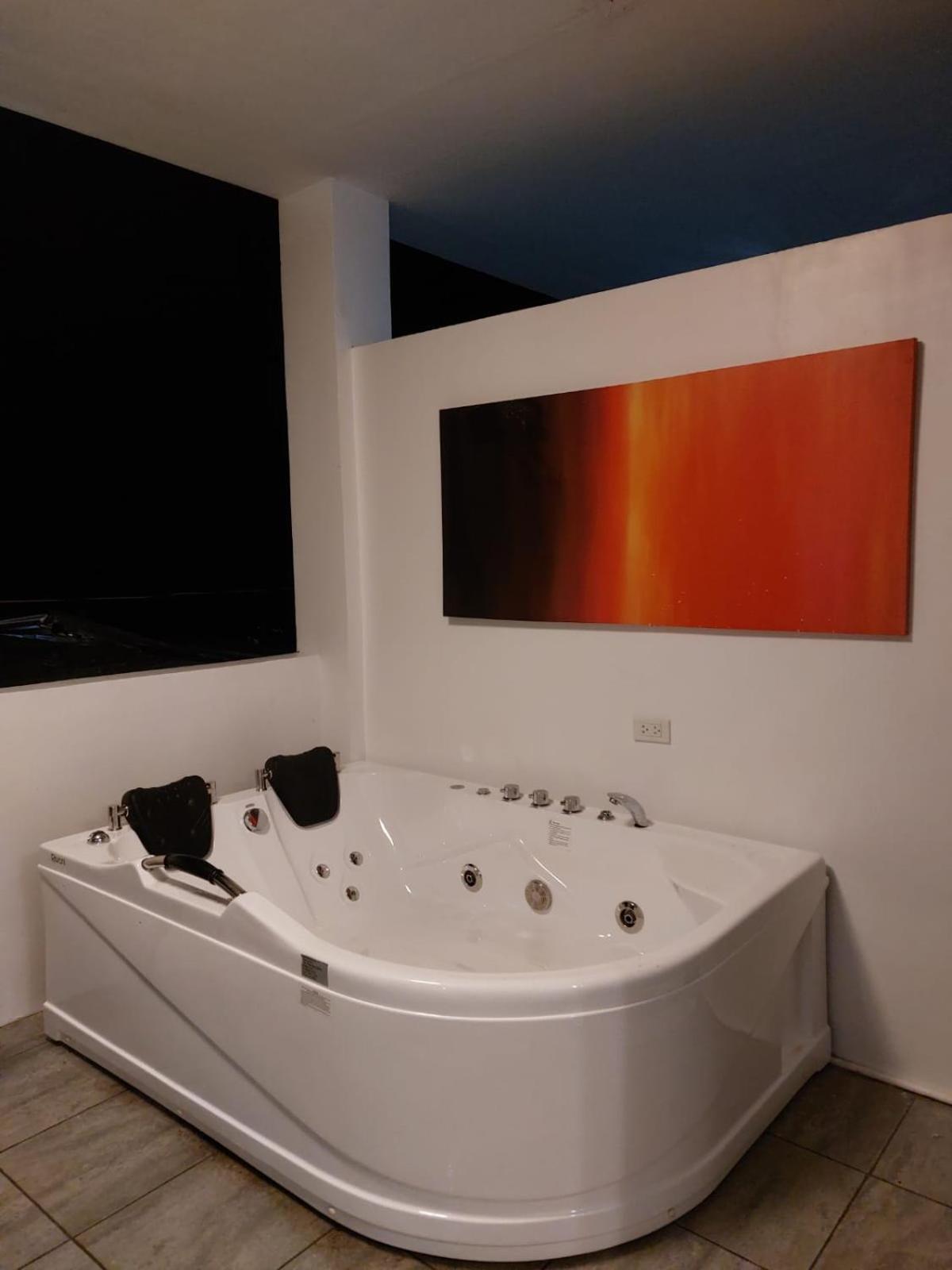 Bonsai Jacuzzi Suites Panglao Exterior foto