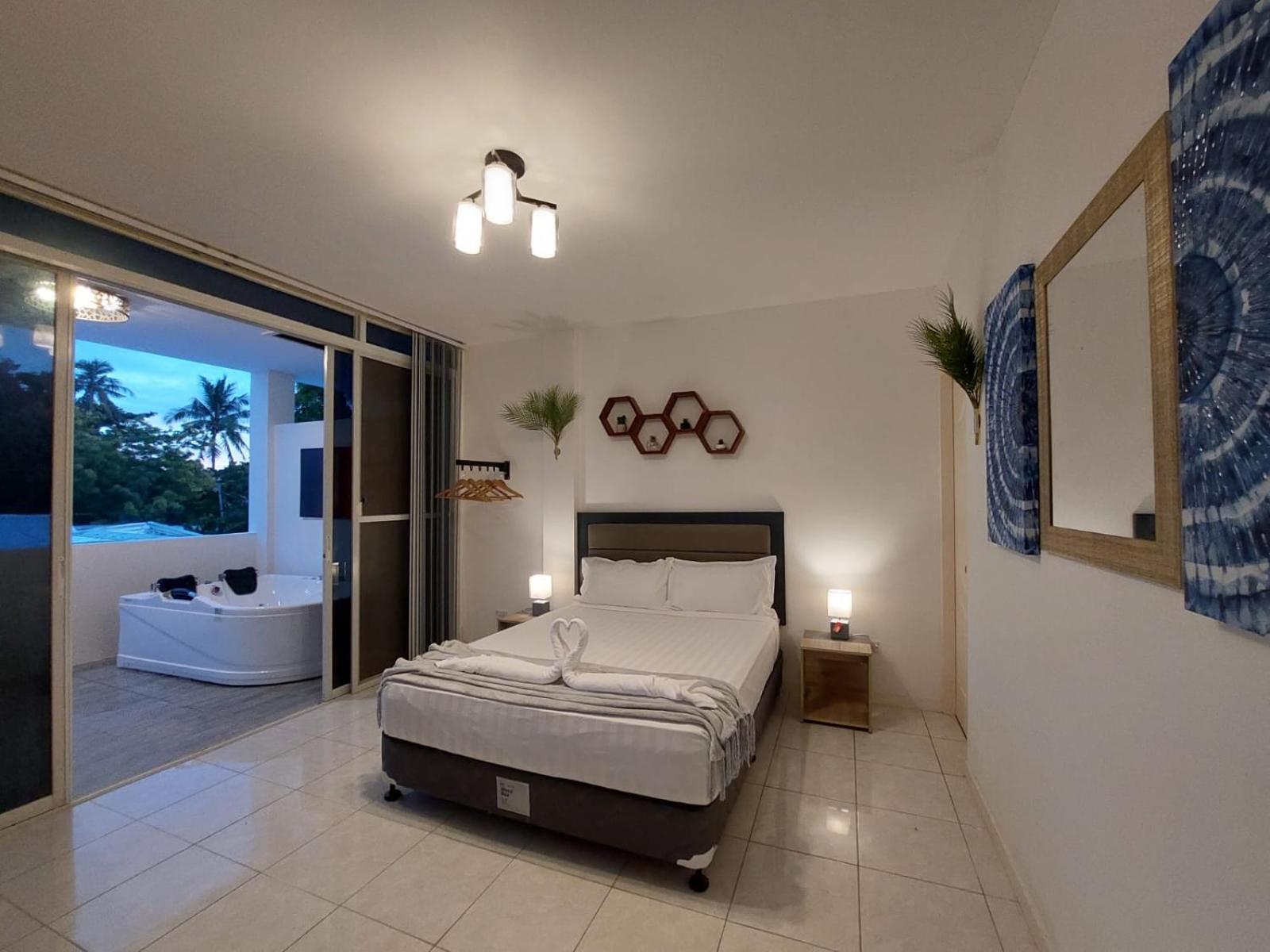 Bonsai Jacuzzi Suites Panglao Exterior foto