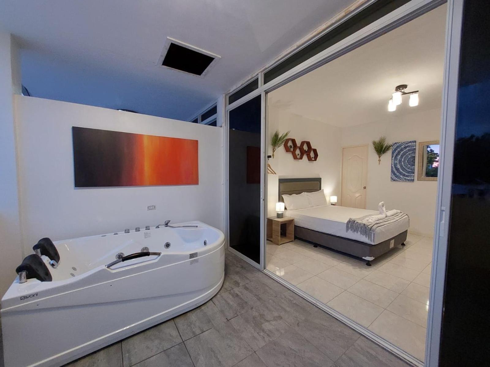 Bonsai Jacuzzi Suites Panglao Exterior foto