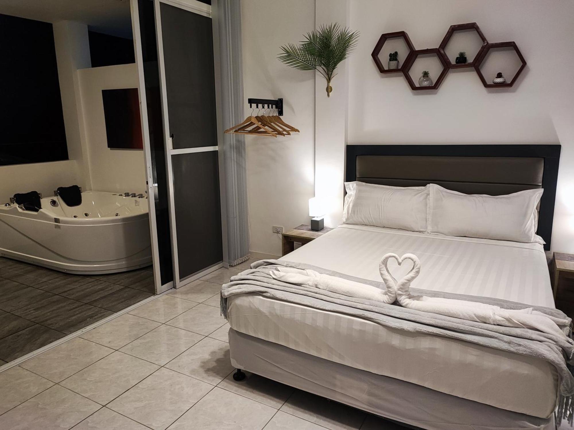 Bonsai Jacuzzi Suites Panglao Exterior foto