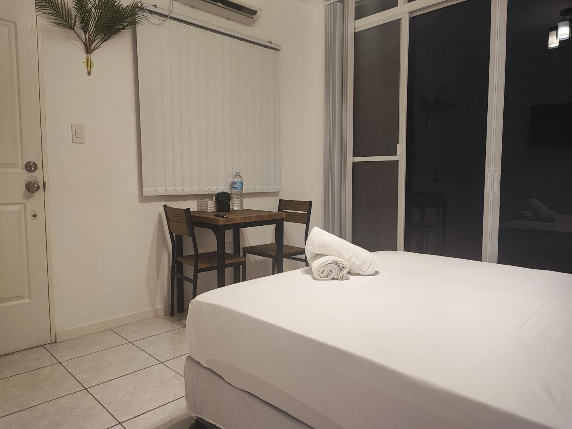 Bonsai Jacuzzi Suites Panglao Exterior foto